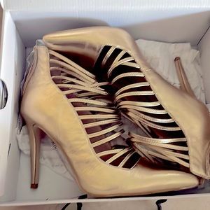Us size 9 gold 4” heels .